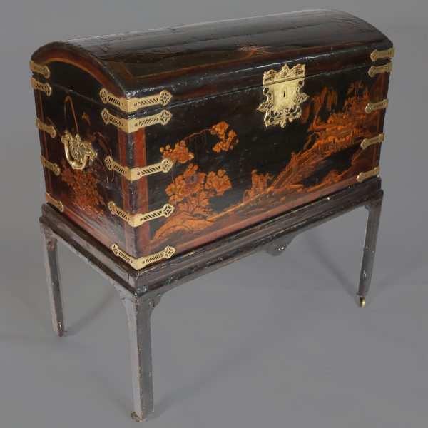 An English lacquered wood chest, decorated with chinoiseies scenes, 18th century