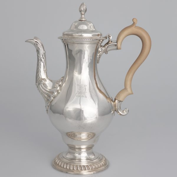 Caffettiera in argento con manico in legno Giorgio III, Charles Wright, Londra, 1771