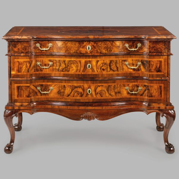 An Italian pair of veneered chest of drawers in walnut wood and burl, Emilia, 18th century