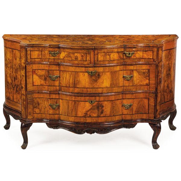 A North Italian pair of veneered chest of drawers in walnut wood and burl, Venice, mid-18th century