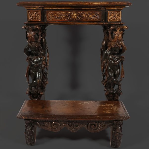 An Italian carved, sculpted and gilded wood kneeled, 17th century