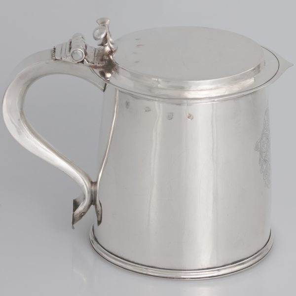 A Charles II sterling silver tankard, AL silversmith, London, 1676