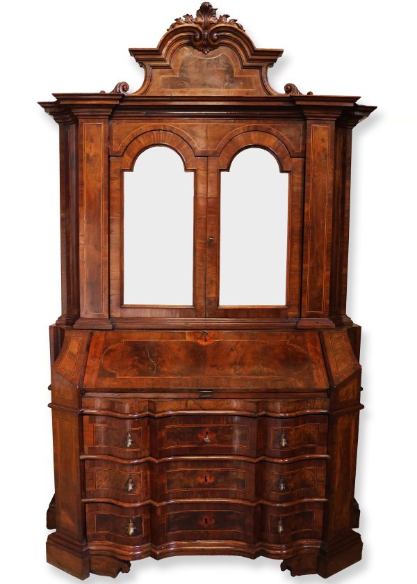 An imponent Northern Italy veneered in walnut wood and burl bureau cabinet , 18th century